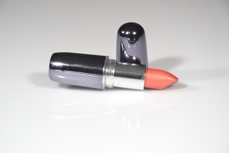 esthetique-TOURRETTES-min_lipstick-273109